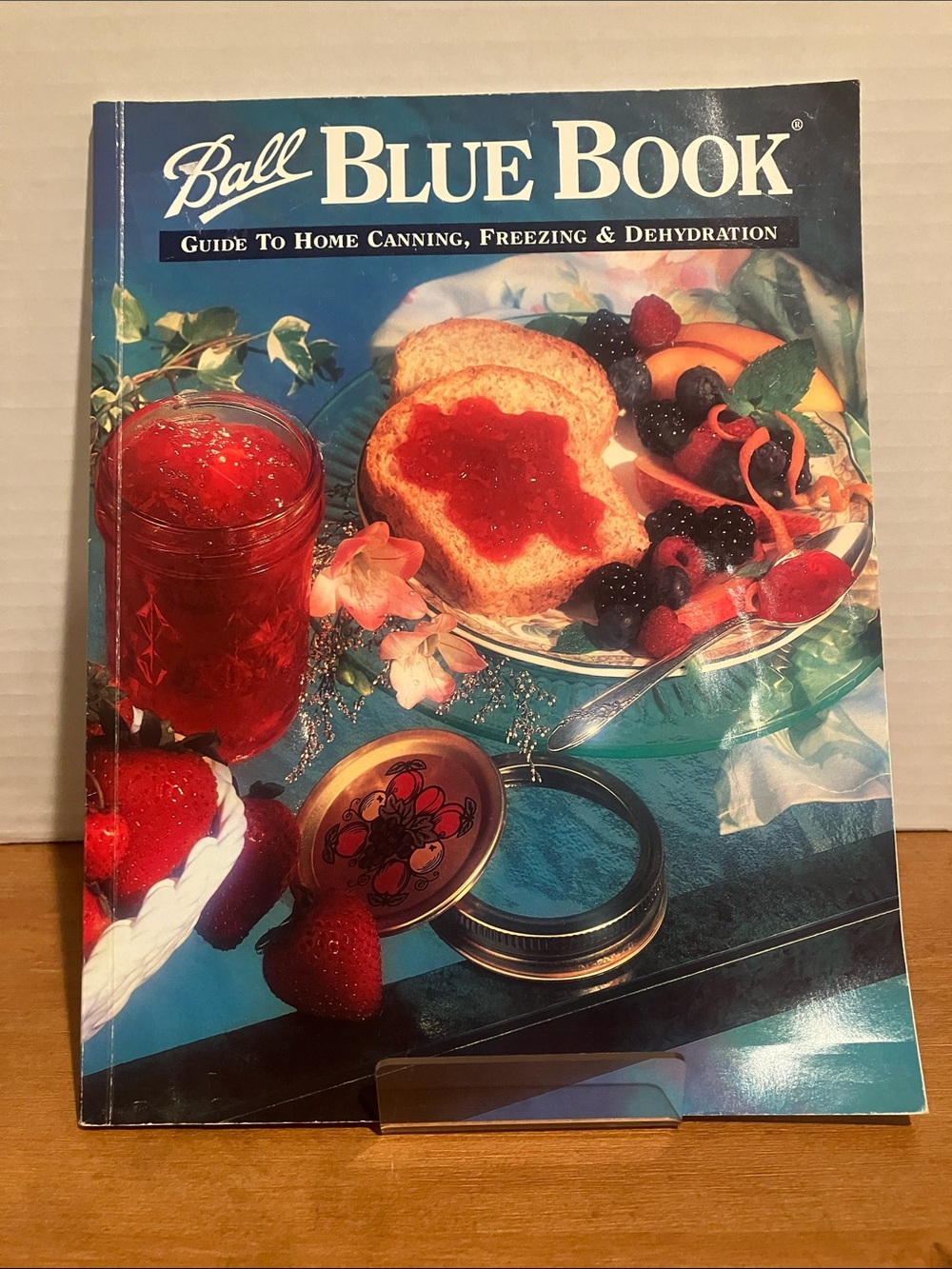 Ball Blue Book Guide to Home Canning, Feeezing, and Dehydration (VTG)
